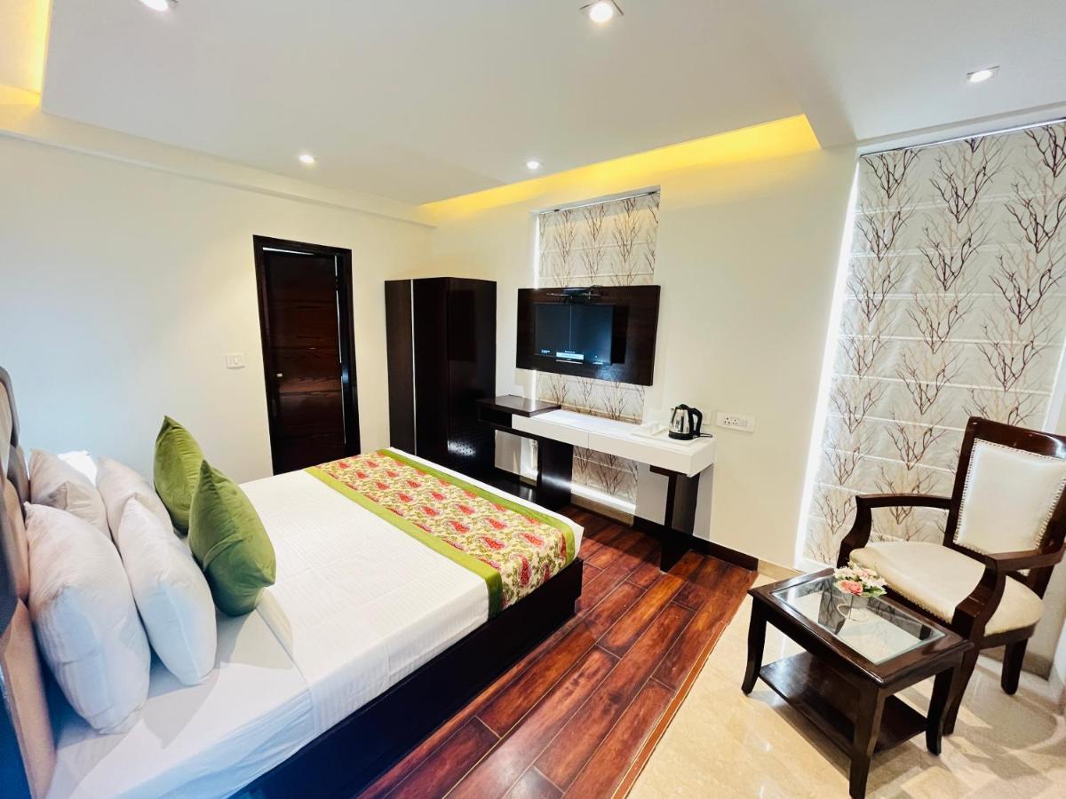 Hotel Aura Ip Grand Karkardooma Metro Station New Delhi Couple Friendly Экстерьер фото