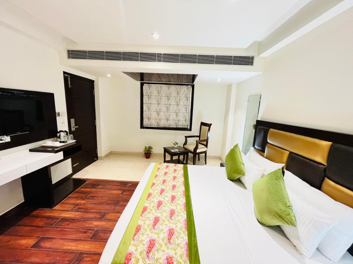 Hotel Aura Ip Grand Karkardooma Metro Station New Delhi Couple Friendly Экстерьер фото