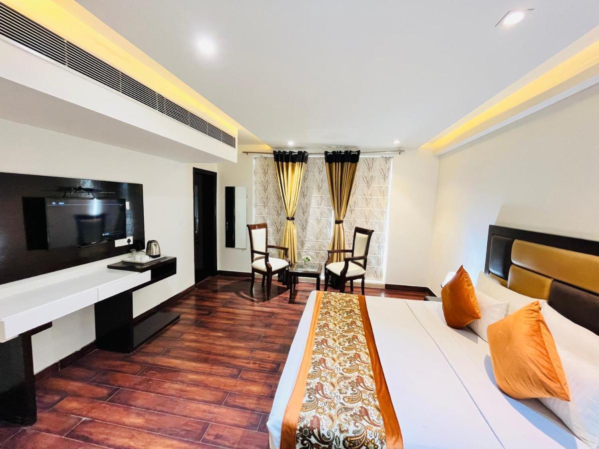 Hotel Aura Ip Grand Karkardooma Metro Station New Delhi Couple Friendly Экстерьер фото
