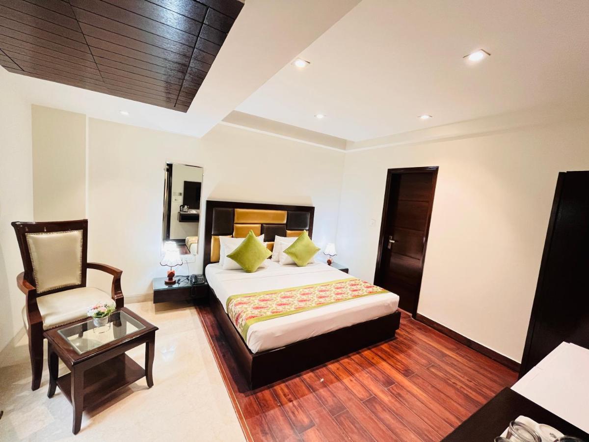 Hotel Aura Ip Grand Karkardooma Metro Station New Delhi Couple Friendly Экстерьер фото