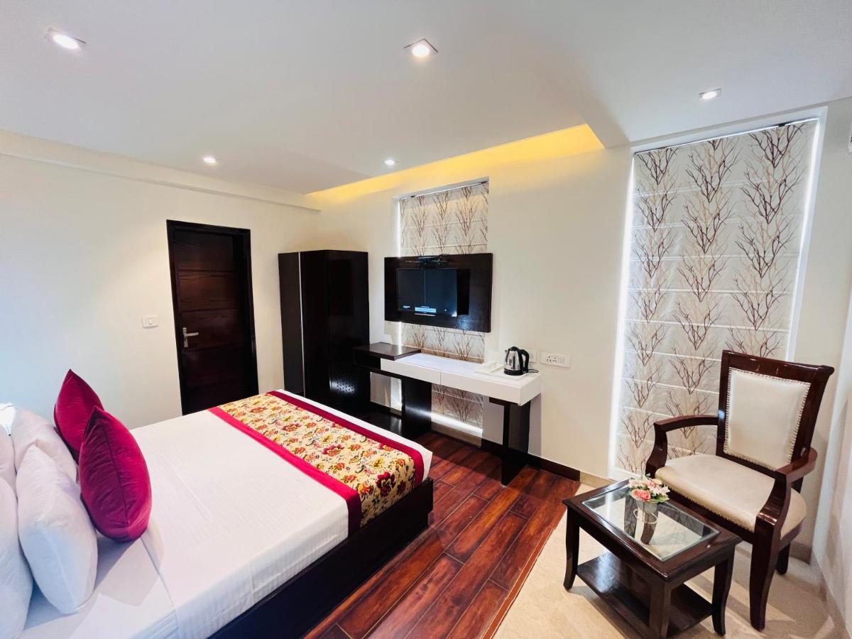Hotel Aura Ip Grand Karkardooma Metro Station New Delhi Couple Friendly Экстерьер фото
