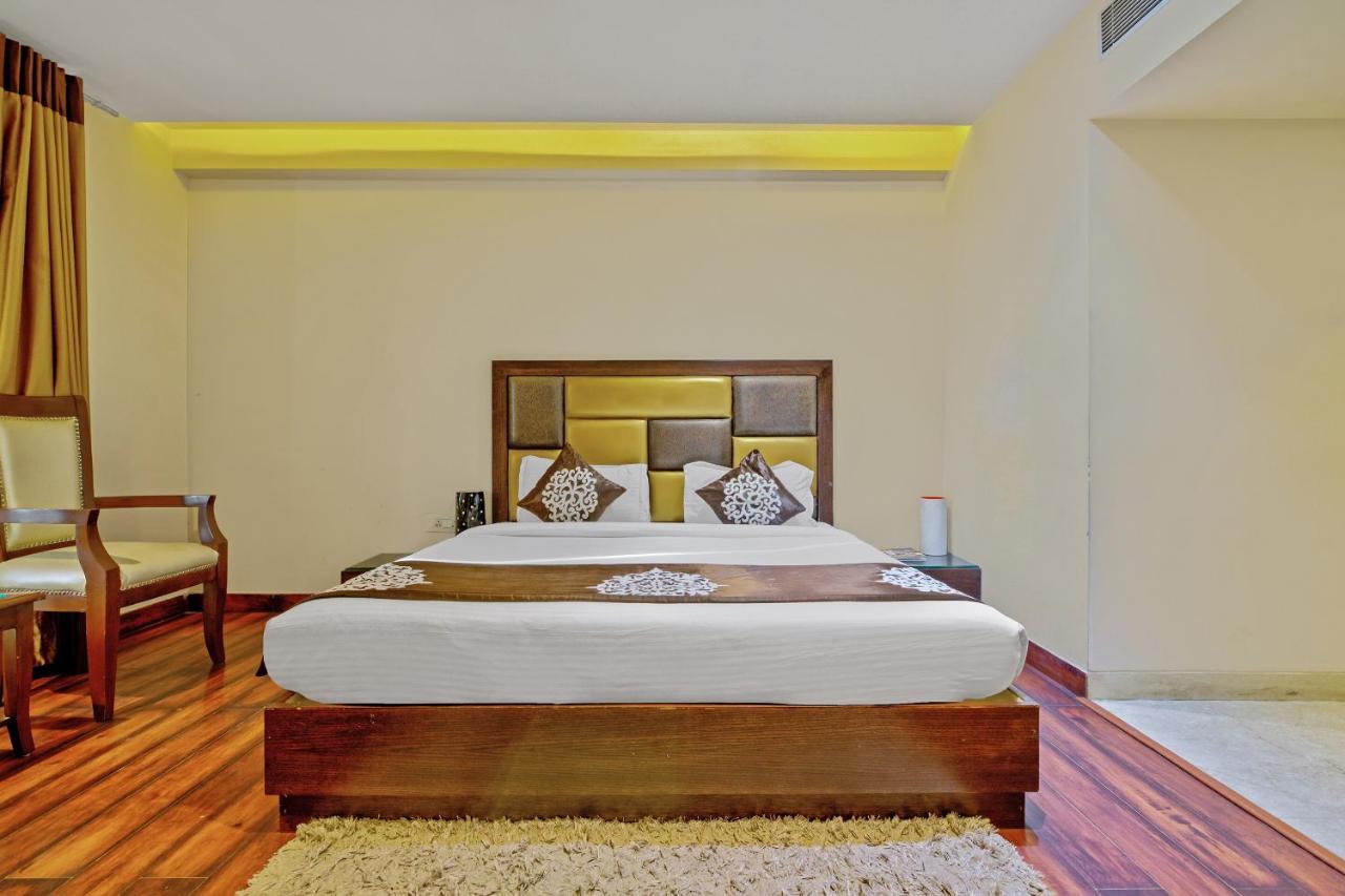 Hotel Aura Ip Grand Karkardooma Metro Station New Delhi Couple Friendly Экстерьер фото