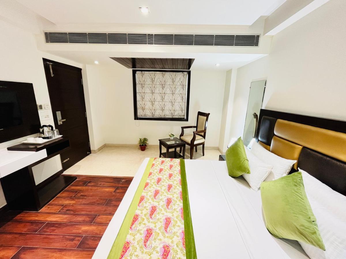 Hotel Aura Ip Grand Karkardooma Metro Station New Delhi Couple Friendly Экстерьер фото