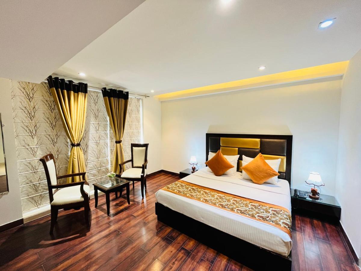 Hotel Aura Ip Grand Karkardooma Metro Station New Delhi Couple Friendly Экстерьер фото