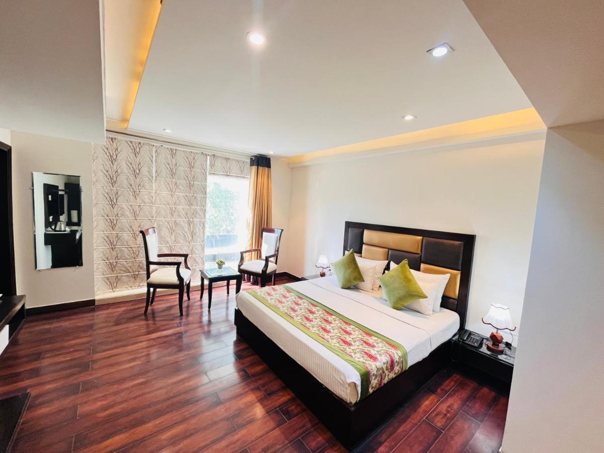 Hotel Aura Ip Grand Karkardooma Metro Station New Delhi Couple Friendly Экстерьер фото