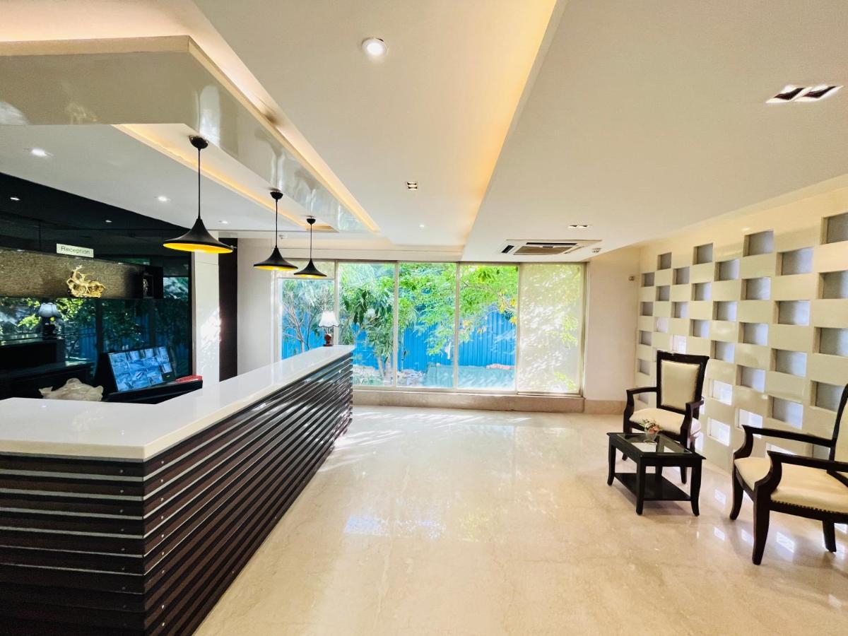 Hotel Aura Ip Grand Karkardooma Metro Station New Delhi Couple Friendly Экстерьер фото