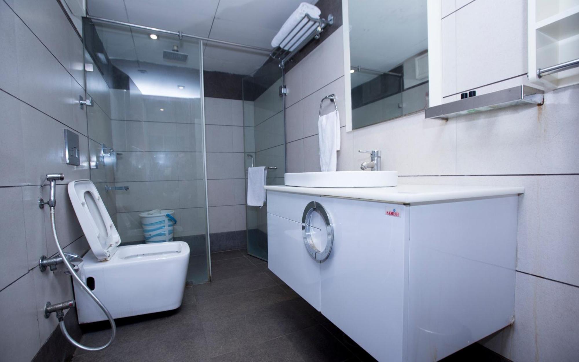 Hotel Aura Ip Grand Karkardooma Metro Station New Delhi Couple Friendly Экстерьер фото
