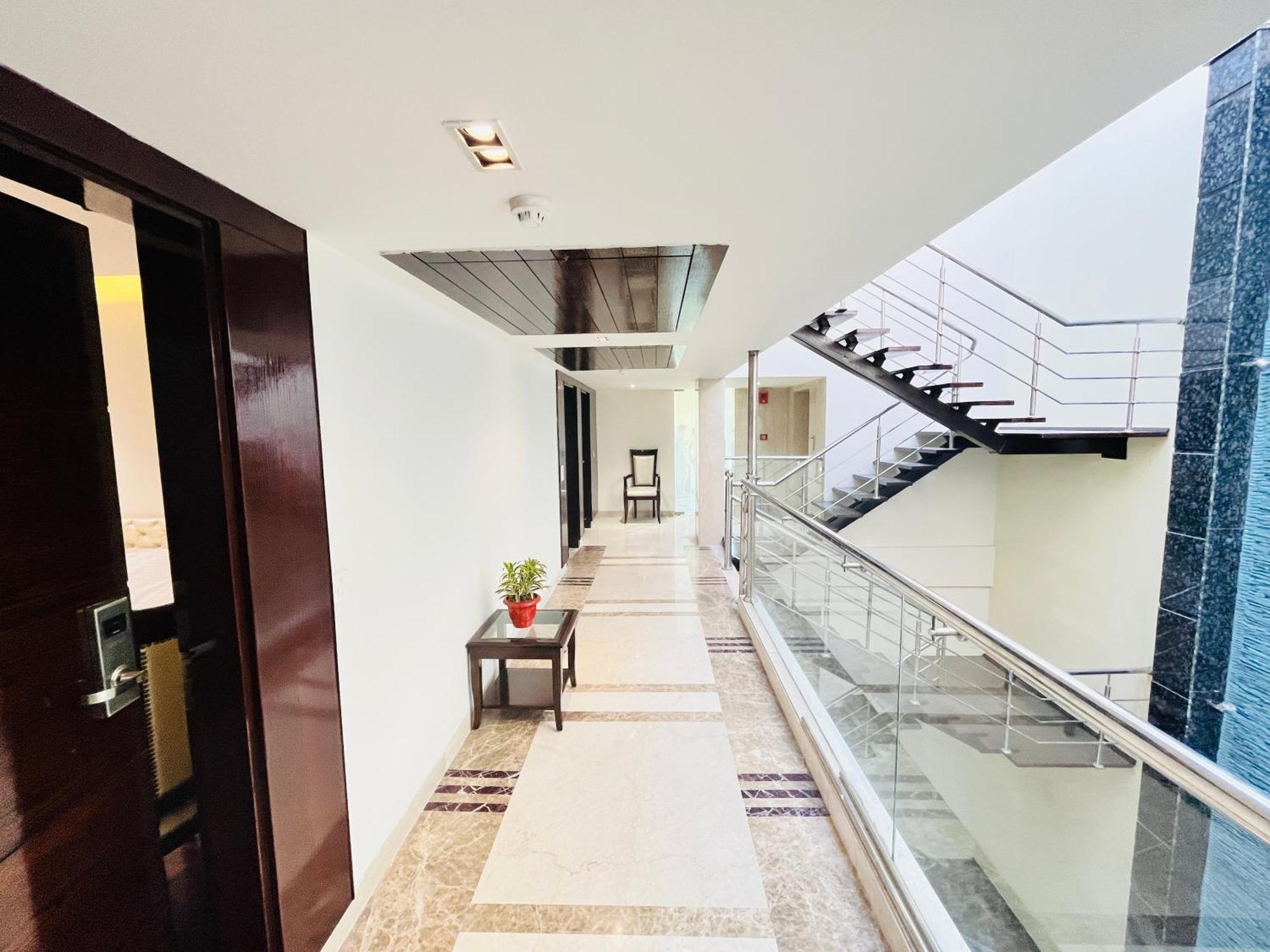 Hotel Aura Ip Grand Karkardooma Metro Station New Delhi Couple Friendly Экстерьер фото