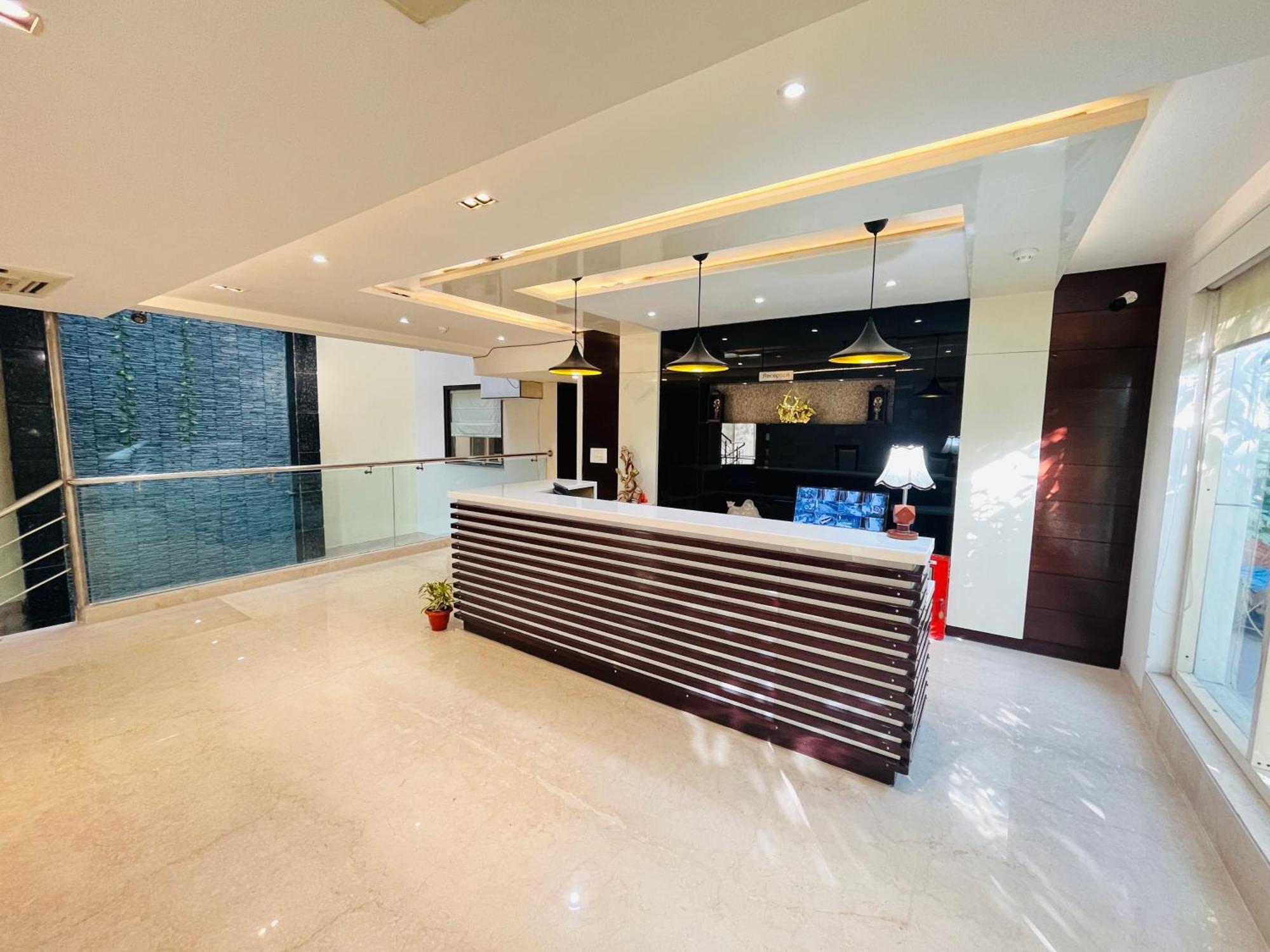 Hotel Aura Ip Grand Karkardooma Metro Station New Delhi Couple Friendly Экстерьер фото