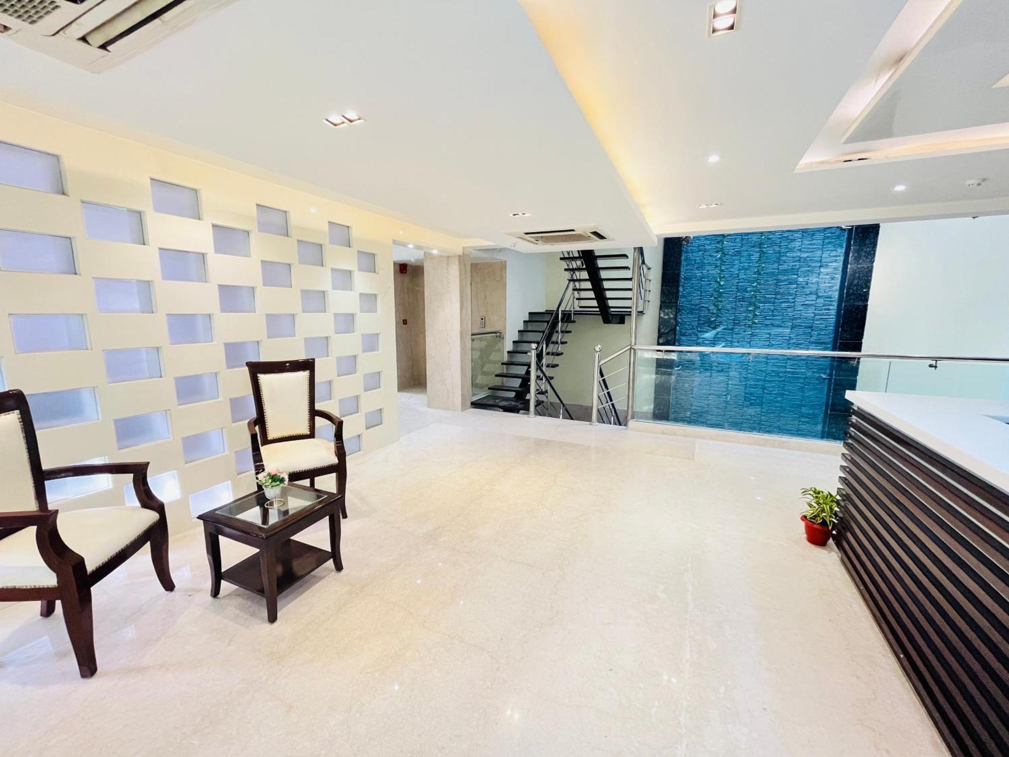 Hotel Aura Ip Grand Karkardooma Metro Station New Delhi Couple Friendly Экстерьер фото