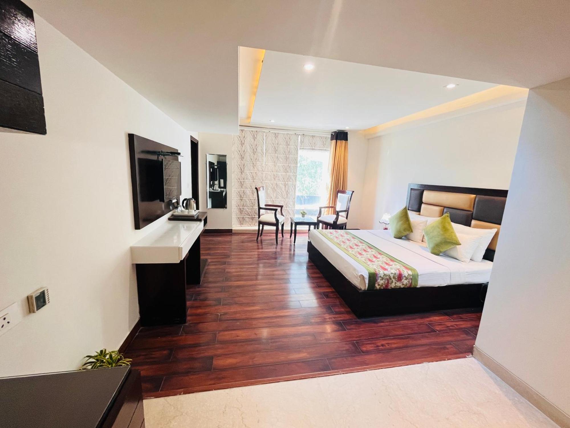 Hotel Aura Ip Grand Karkardooma Metro Station New Delhi Couple Friendly Экстерьер фото