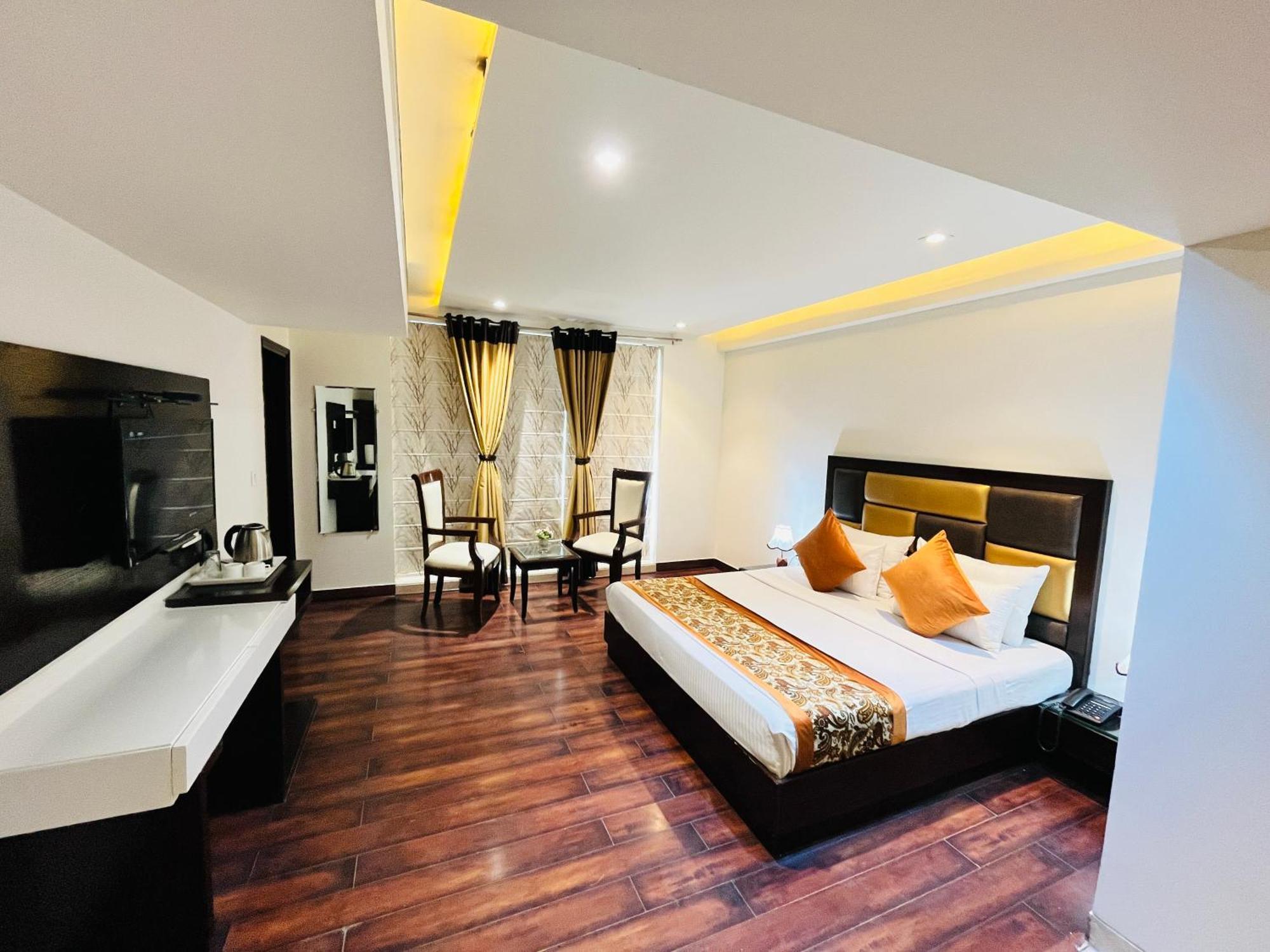 Hotel Aura Ip Grand Karkardooma Metro Station New Delhi Couple Friendly Экстерьер фото
