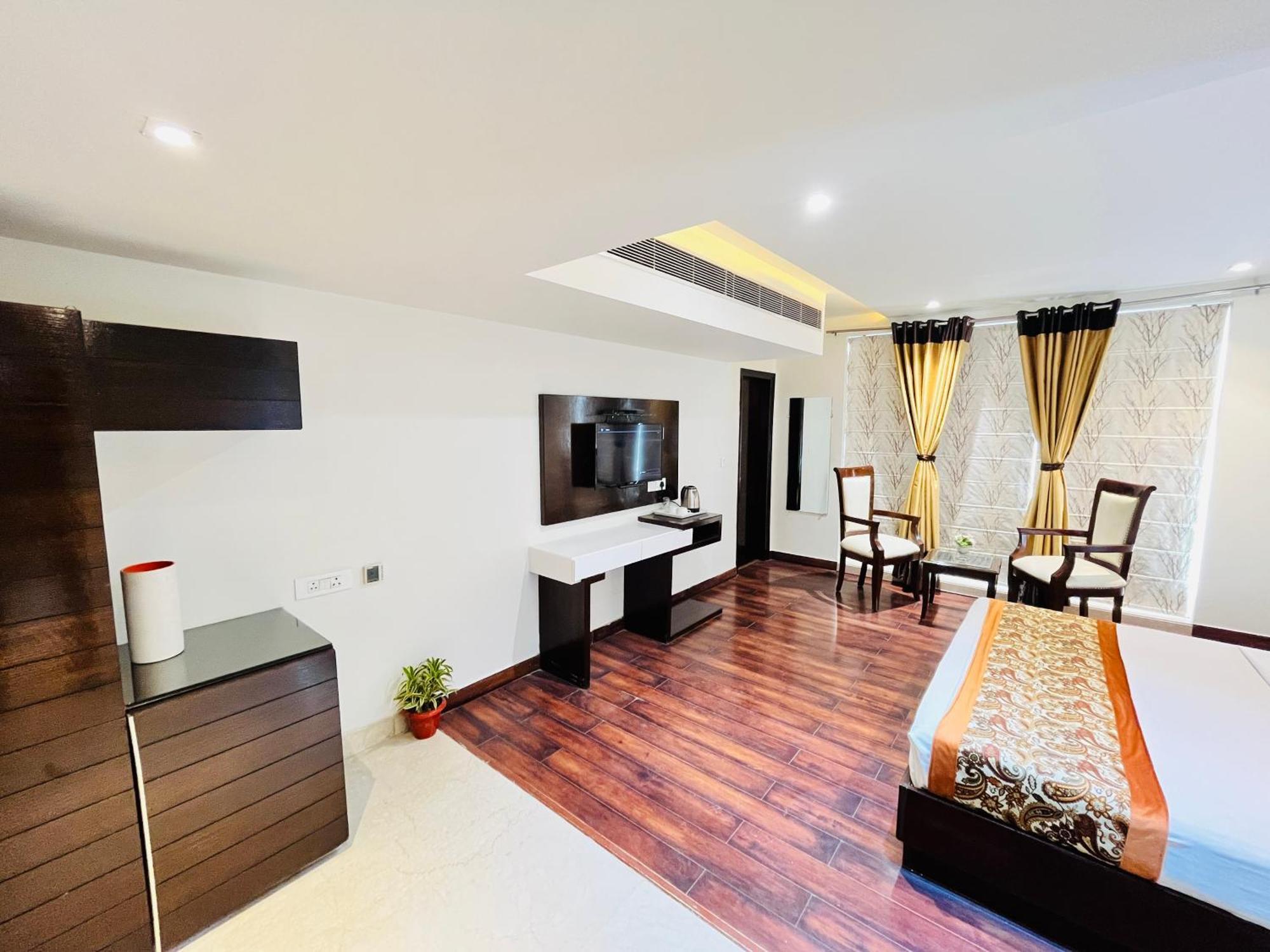 Hotel Aura Ip Grand Karkardooma Metro Station New Delhi Couple Friendly Экстерьер фото