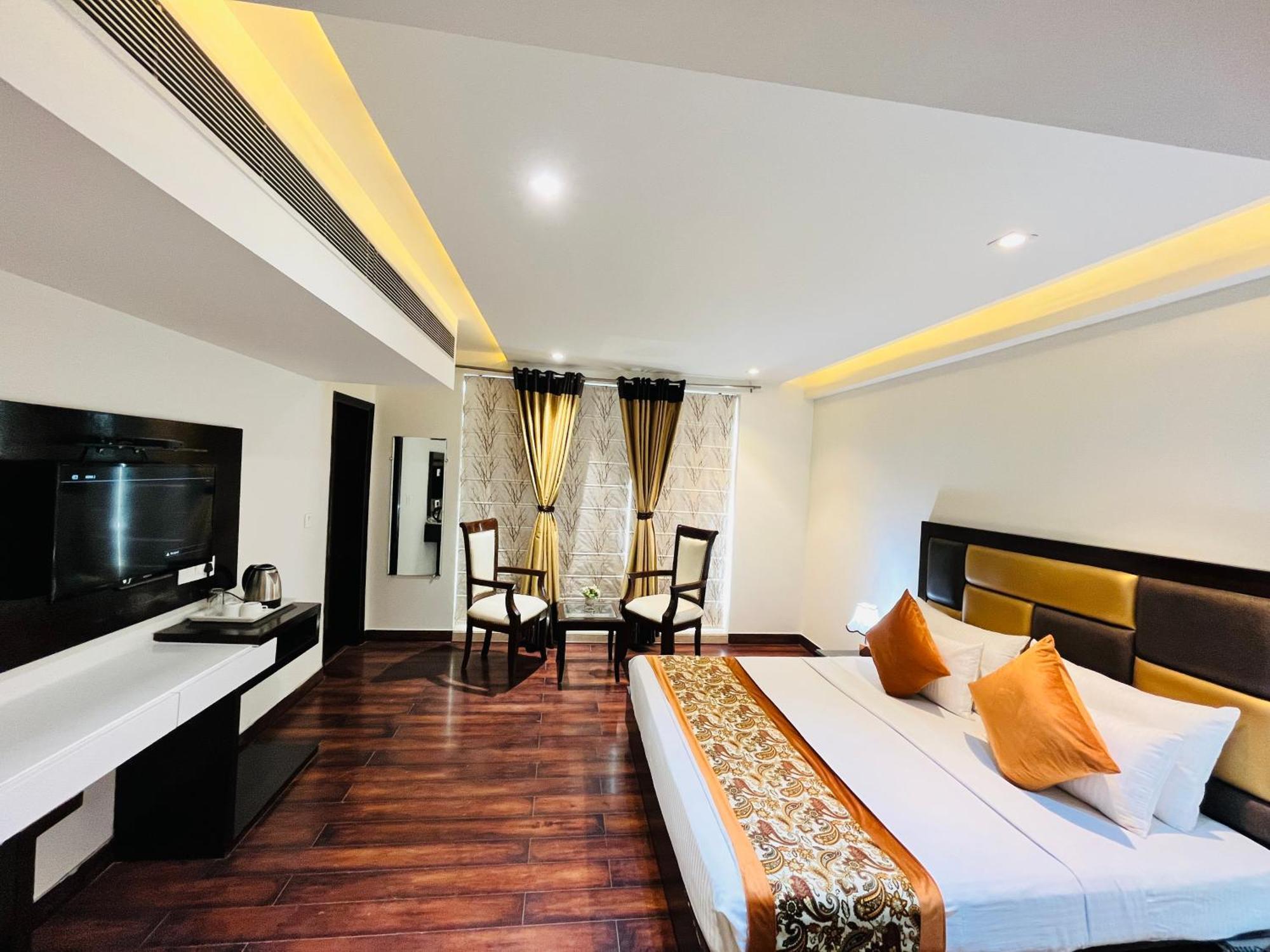 Hotel Aura Ip Grand Karkardooma Metro Station New Delhi Couple Friendly Экстерьер фото