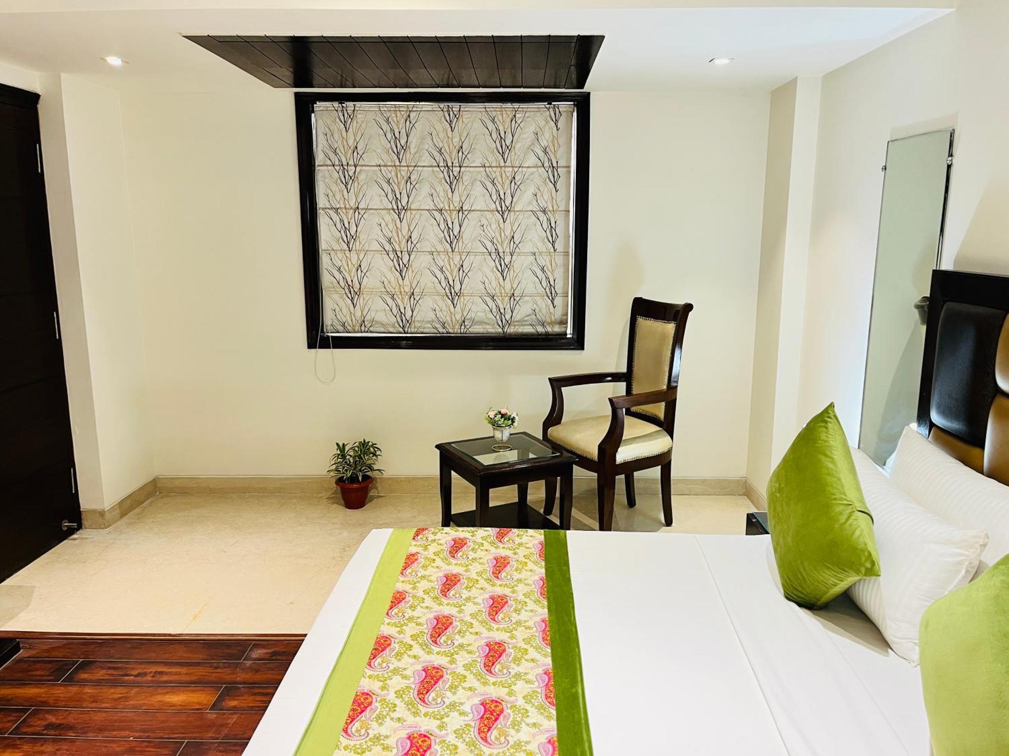 Hotel Aura Ip Grand Karkardooma Metro Station New Delhi Couple Friendly Экстерьер фото