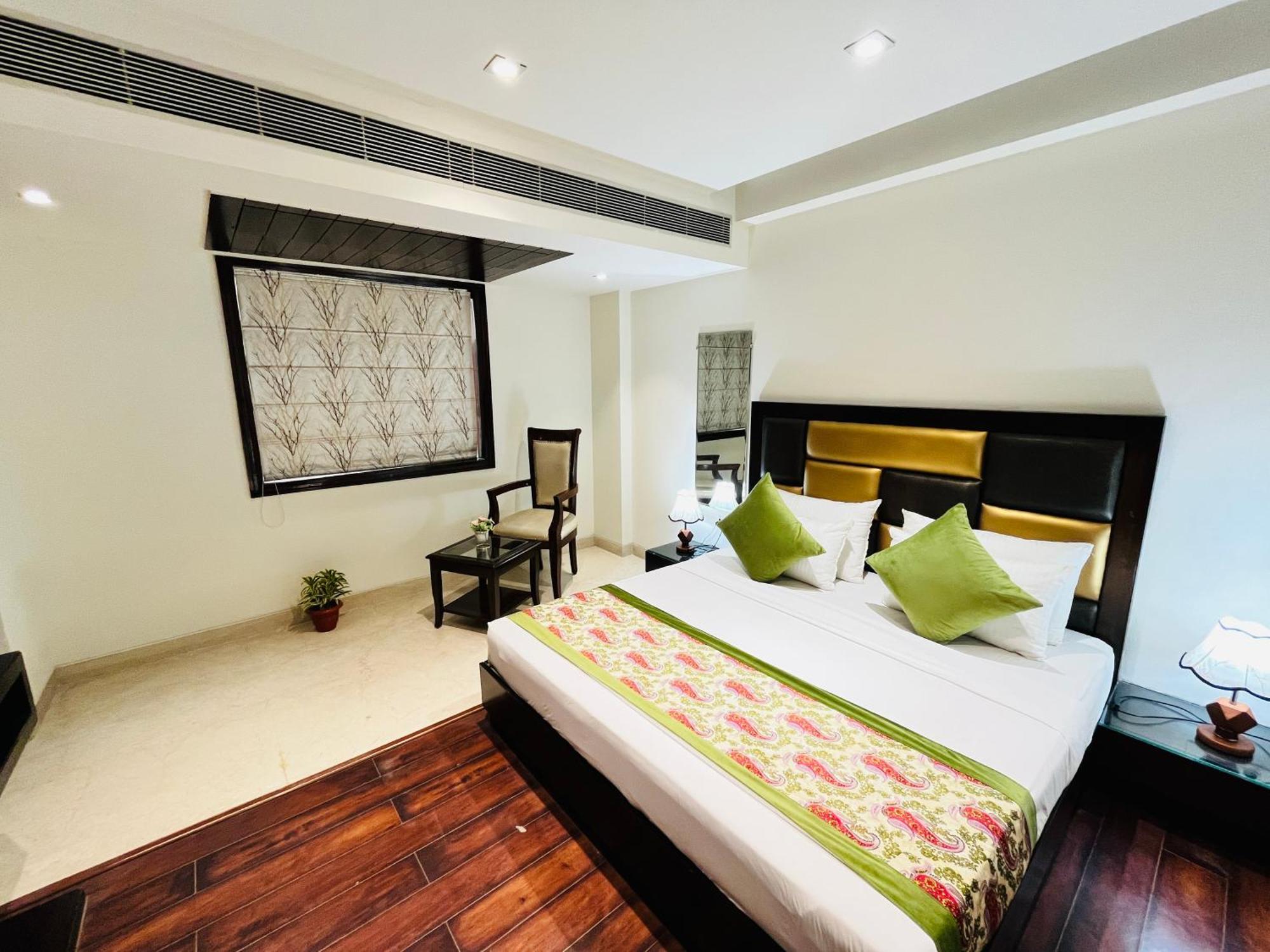 Hotel Aura Ip Grand Karkardooma Metro Station New Delhi Couple Friendly Экстерьер фото